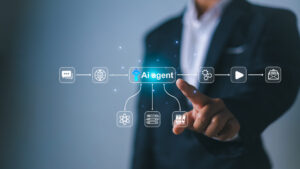 AIエージェントはなぜ「チーム」で動く？マルチAIエージェントとシングルエージェントの違い・仕組みを解説